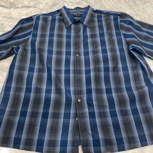 SYNRGY Mens 2XL, short sleeved button down. Blue and grey plaid
